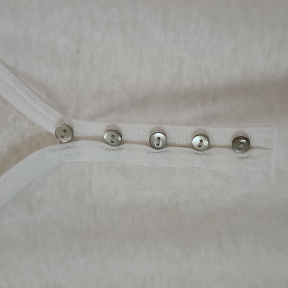 October Sale. Buy 1 Get 1 Free..Old Navy Ladies White shorts sleeved top NWT - Picture 3 of 6